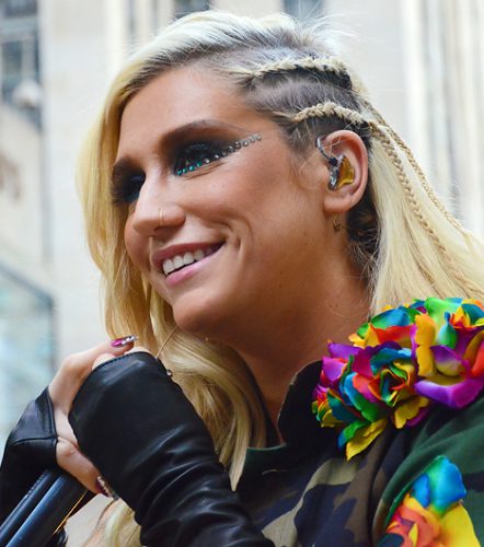 Kesha a avut o relaţie intimă cu o fantomă