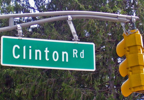 Clinton Road, foto de Daniel Case, sursa WikipediaClinton_Road_sign foto de Daniel Case