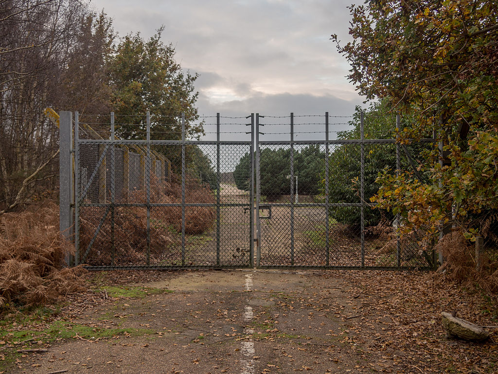 Poarta de Est a bazei RAF de la Woodbridge, unde a început incidentul foto de Taras Young sursa Wikipedia 