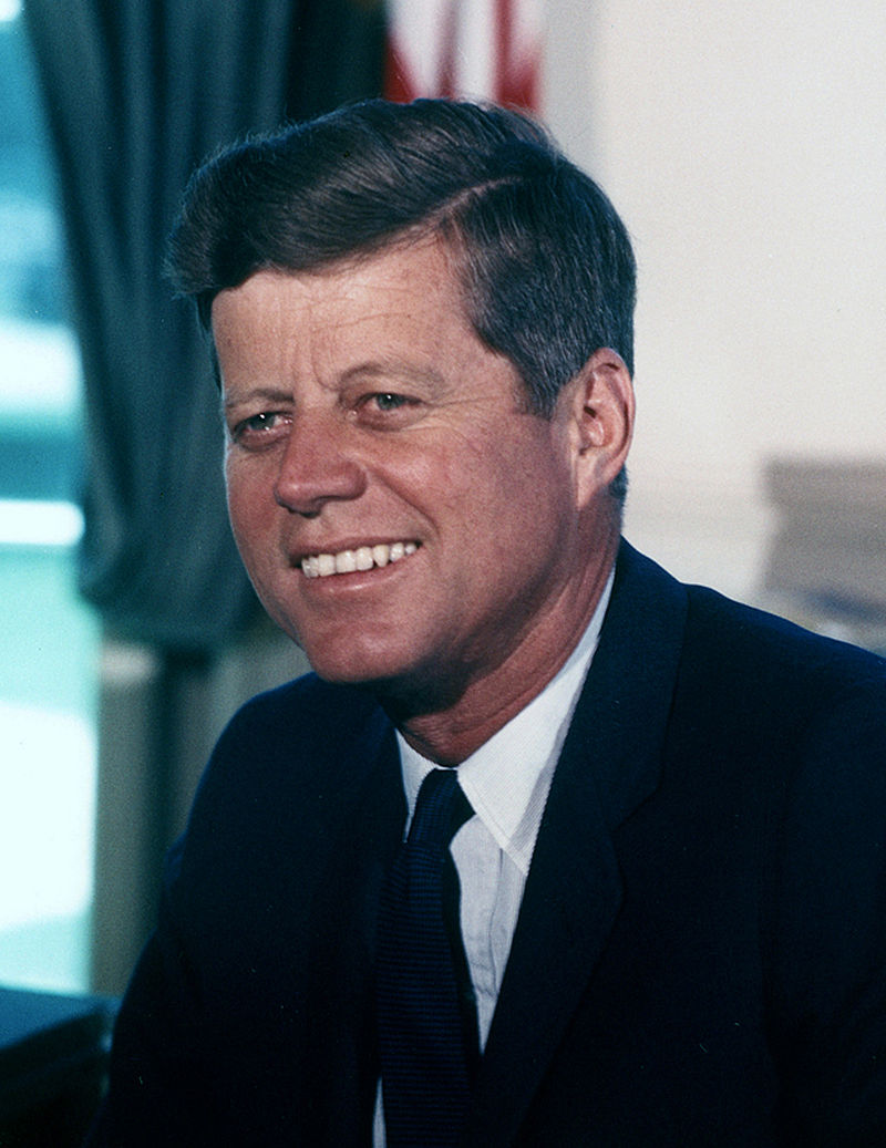 John F. Kennedy foto de Cecil Stoughton sursa Wikipedia 
