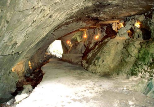800px-Zugarramurdi_cueva