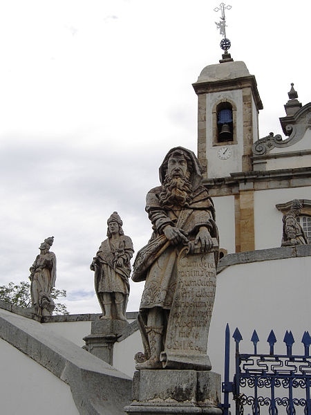 450px-Congonhas_sanctuary_of_Bom_Jesus_statues_1