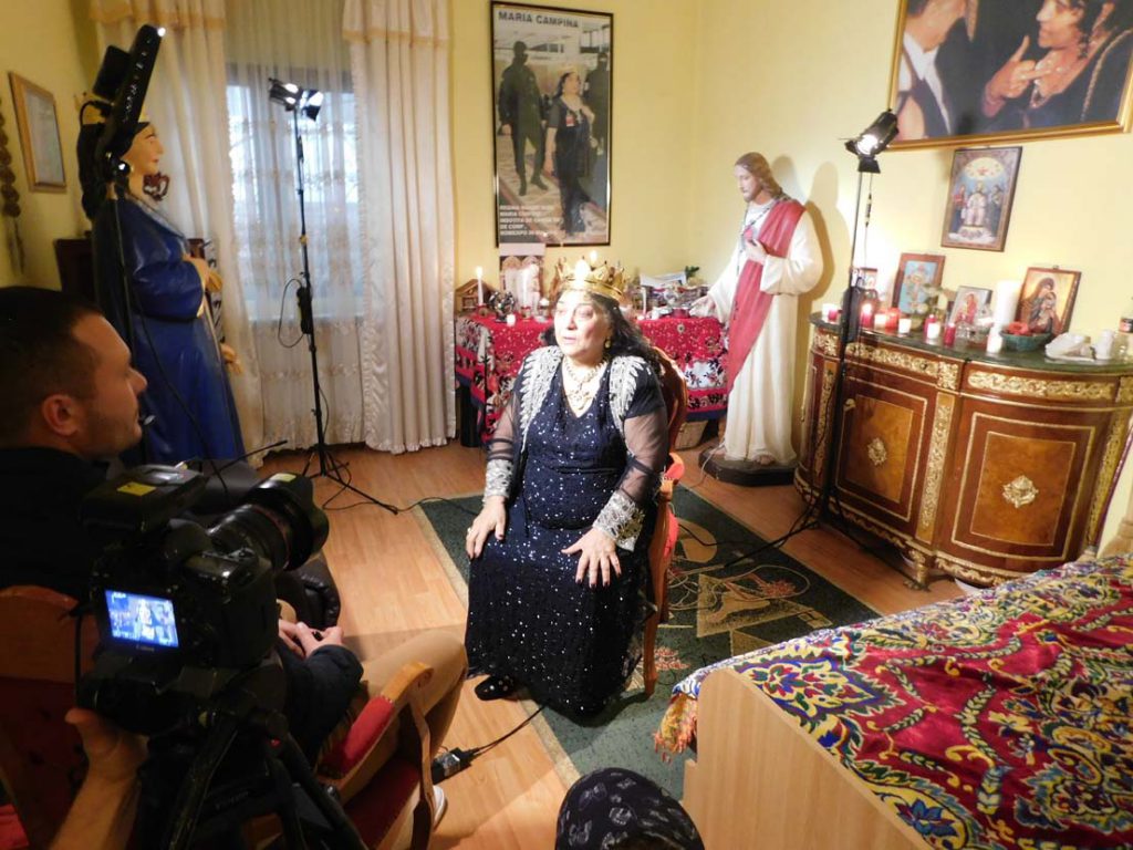 Maria Campina, regina Magiei Albe din Romania in altar 3