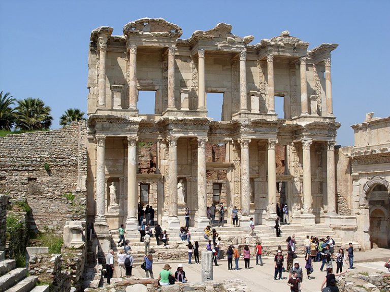 Efeso_-_Biblioteca_di_Celso_-_panoramio