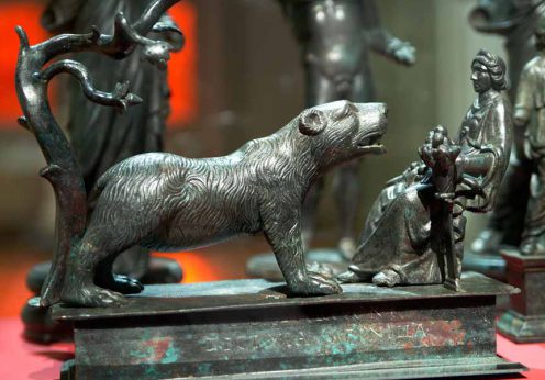 HMB_-_Muri_statuette_group_-_Artio