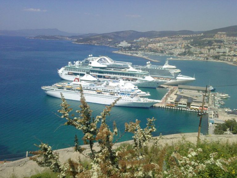 KUŞADASI_HARBOUR_-_panoramio