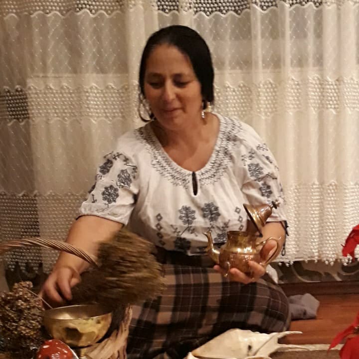 tamaduitoarea Sandra in ritual
