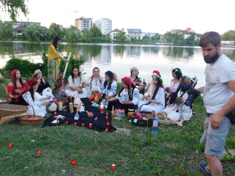 vrajitoarele din Bucuresti in ritual la balta 1