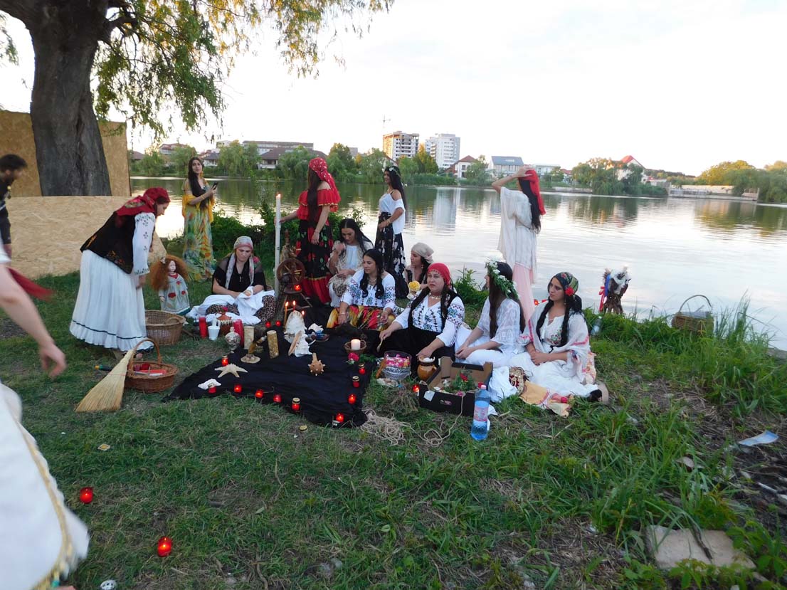 vrajitoarele din Bucuresti in ritual la balta